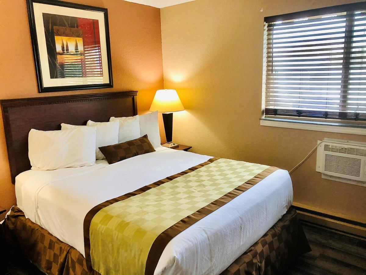 Ramada By Wyndham Spokane Valley Exterior photo