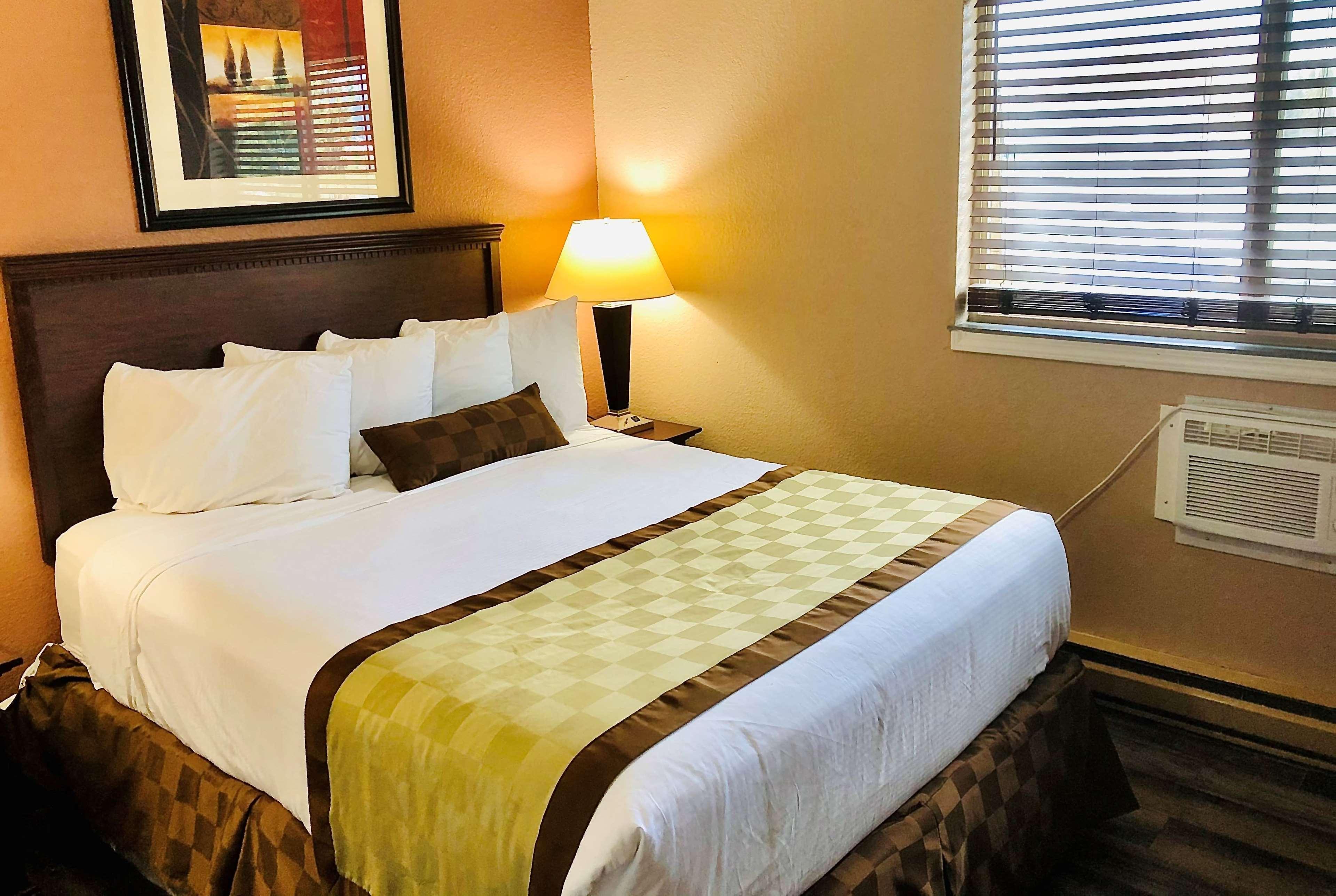 Ramada By Wyndham Spokane Valley Exterior photo