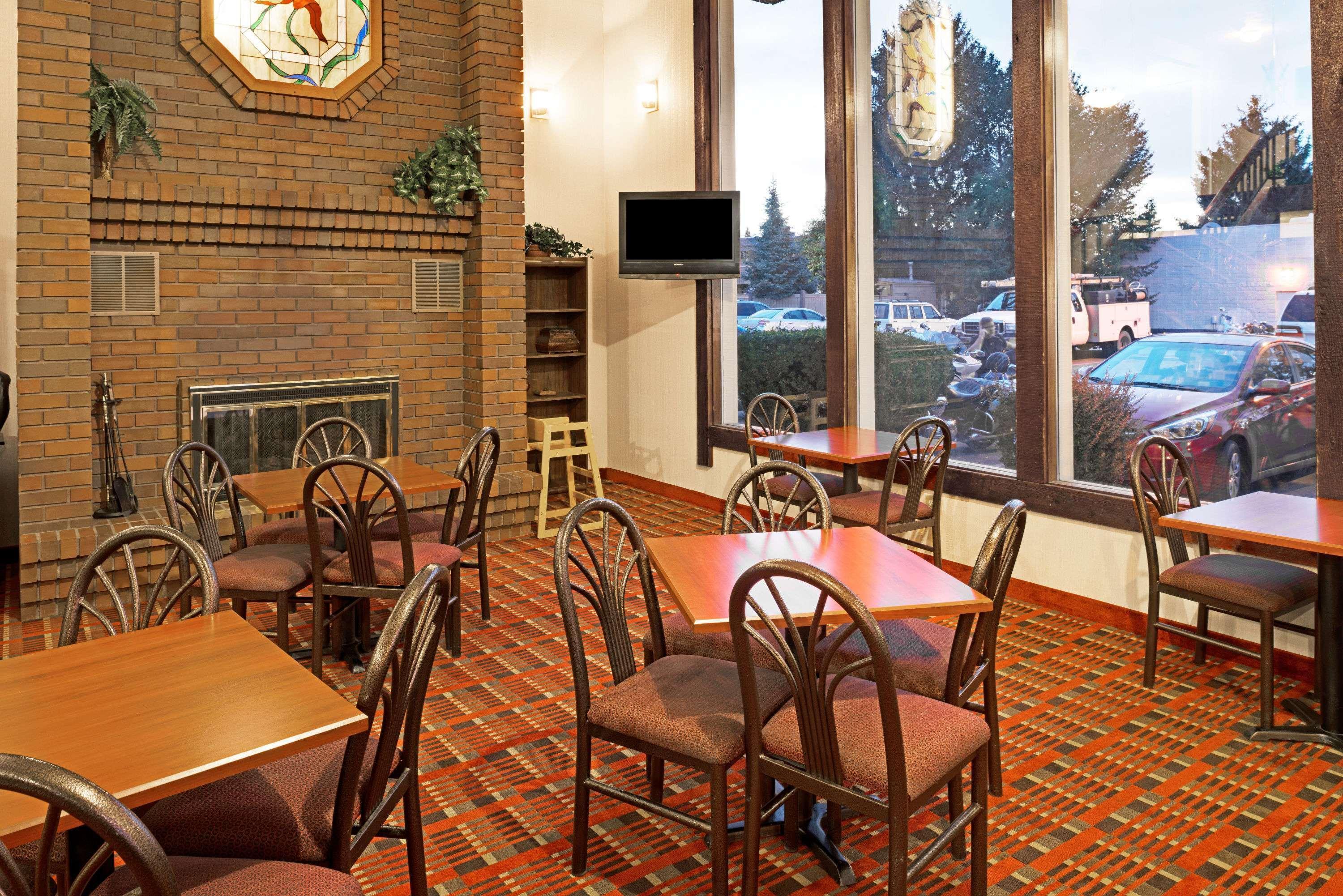 Ramada By Wyndham Spokane Valley Exterior photo